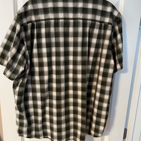 Carhartt short sleeve shirt. - Picture 3 of 3